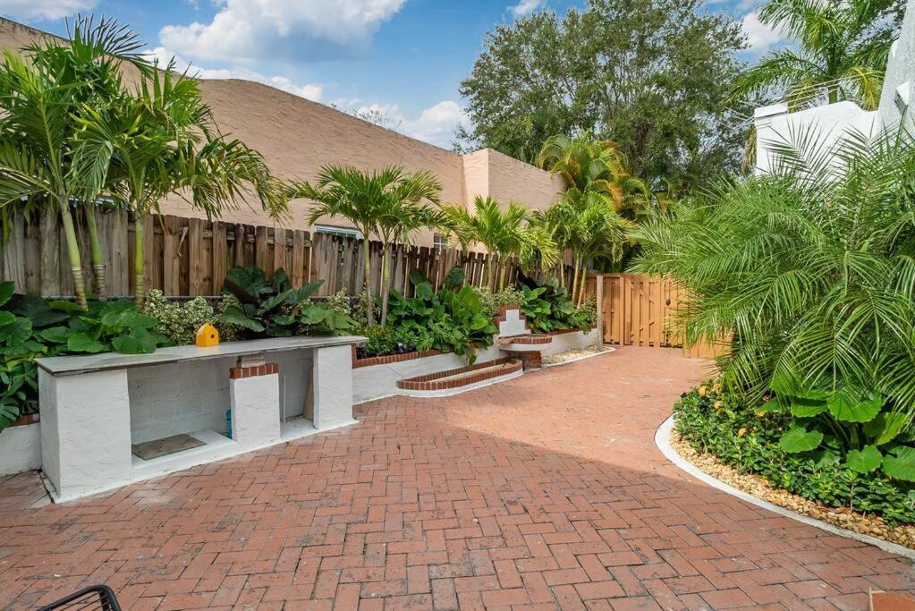 西棕榈滩Garden Oasis In Flamingo Park公寓 外观 照片